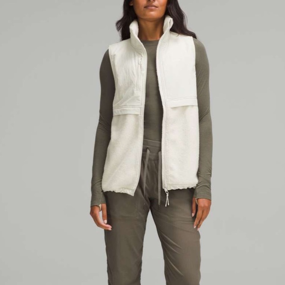 NEW Lululemon Cinch-Hem Fleece Vest Bone
Size: 2